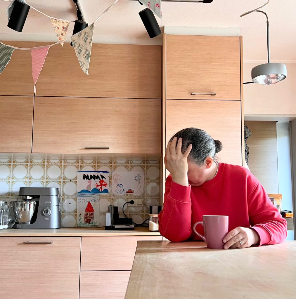 Bild einer erschöpften Mutter